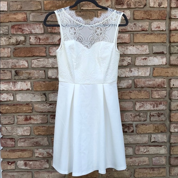 Francesca’s white dress - Picture 1 of 6